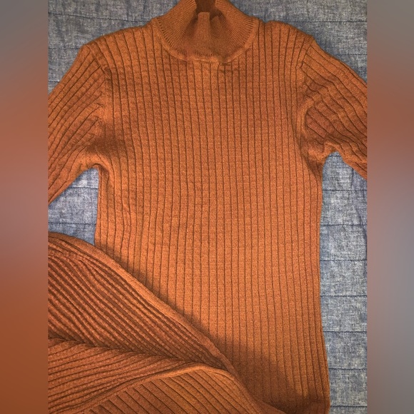 ❤️Final Price. Forever21 Rust Mockneck Split Sweater Dress - Picture 4 of 9
